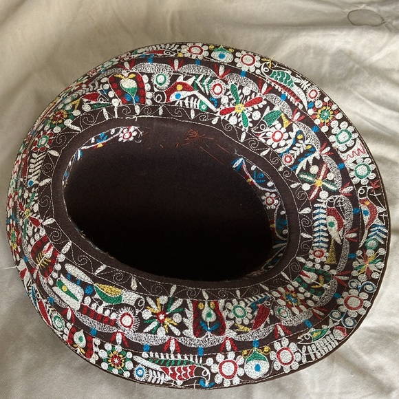 Felt embroidered hat - Picture 4 of 8